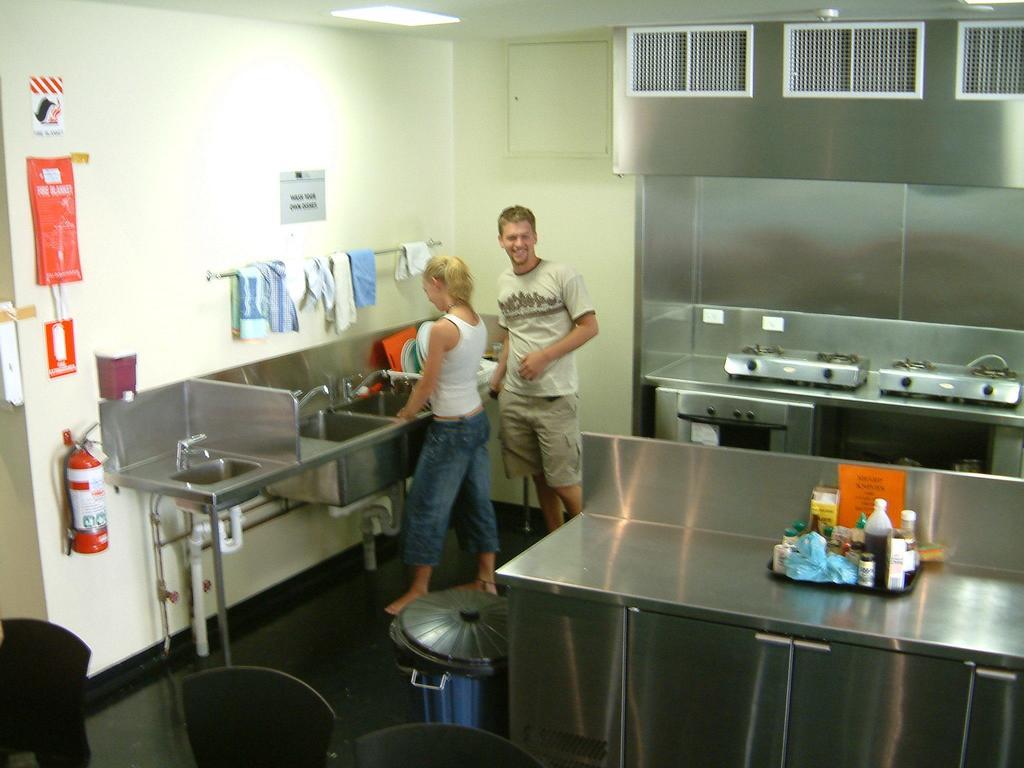 Base Brisbane Embassy Hostel Bagian luar foto