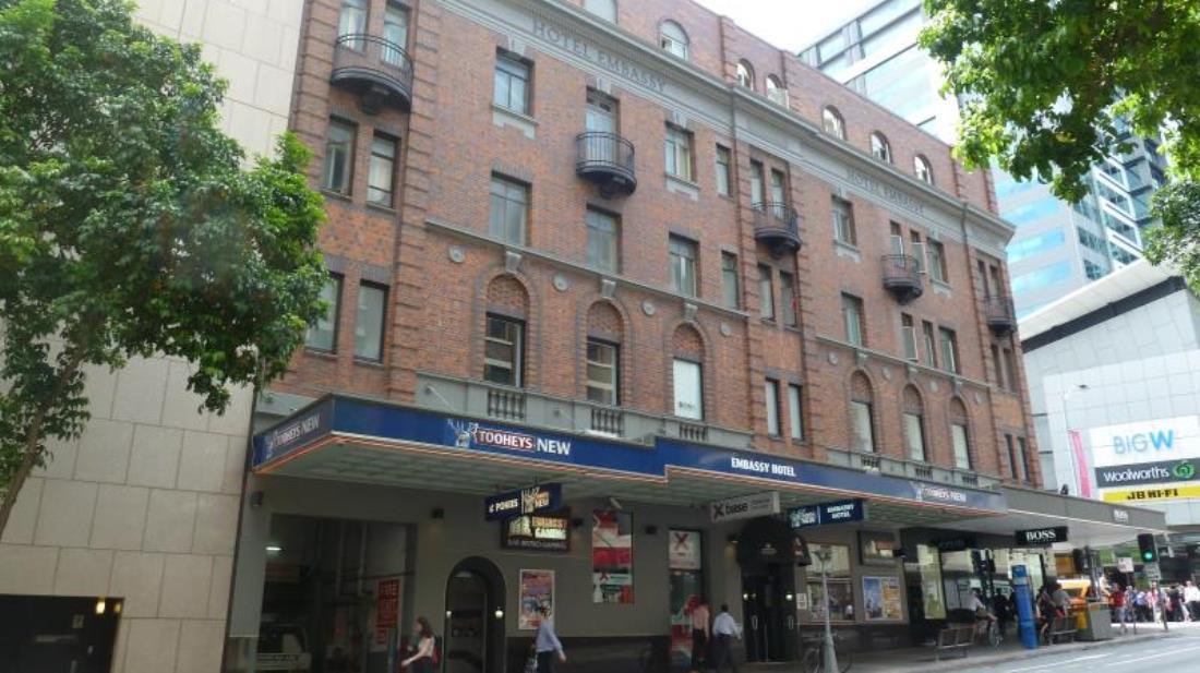 Base Brisbane Embassy Hostel Bagian luar foto