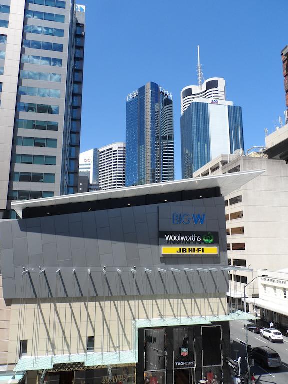 Base Brisbane Embassy Hostel Bagian luar foto