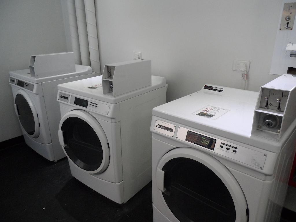 Base Brisbane Embassy Hostel Bagian luar foto