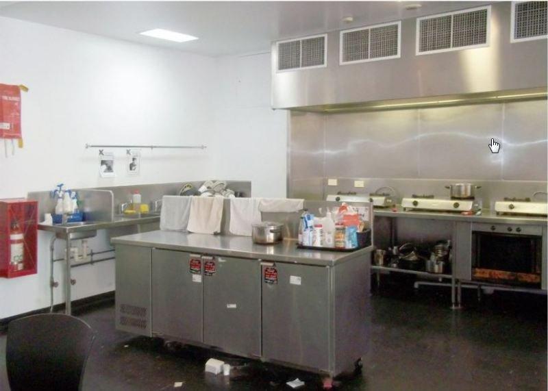 Base Brisbane Embassy Hostel Bagian luar foto