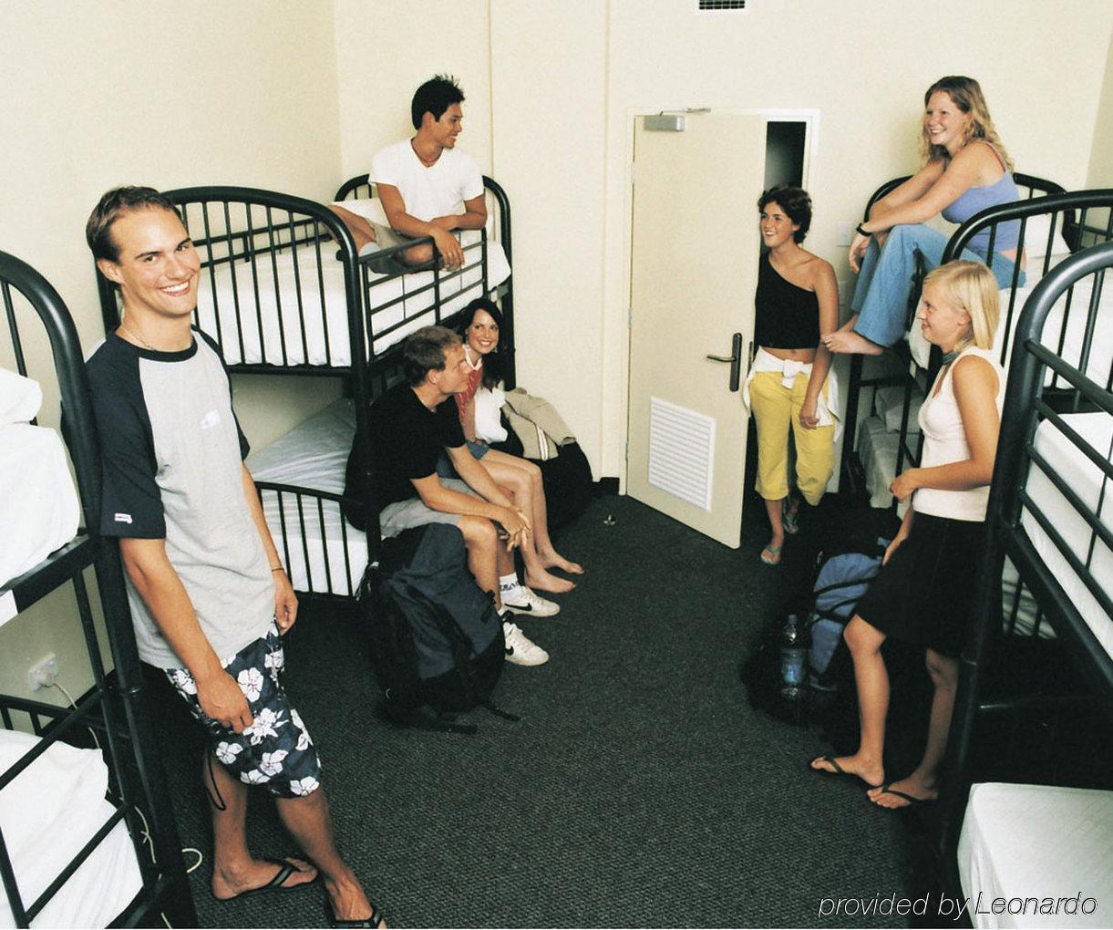 Base Brisbane Embassy Hostel Bagian luar foto