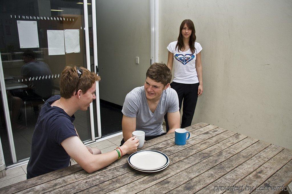 Base Brisbane Embassy Hostel Bagian luar foto