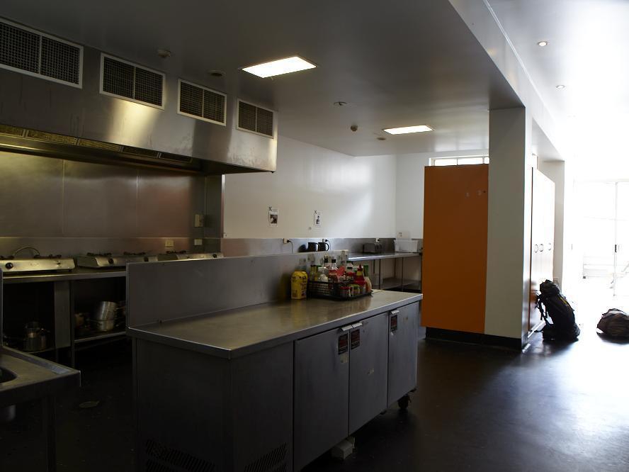 Base Brisbane Embassy Hostel Bagian luar foto