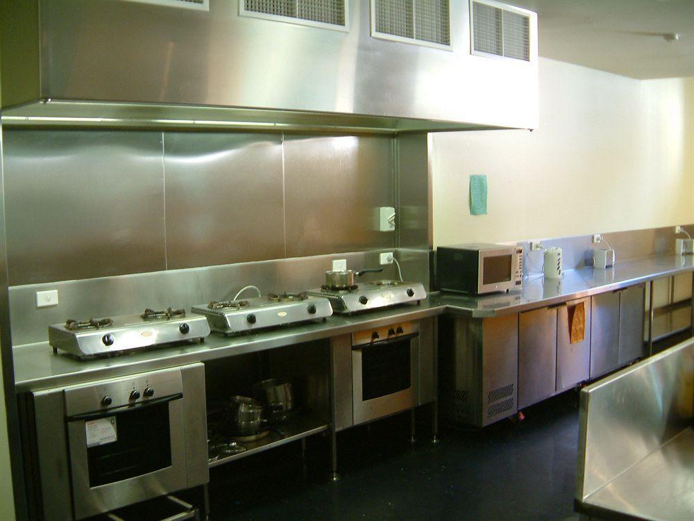 Base Brisbane Embassy Hostel Bagian luar foto