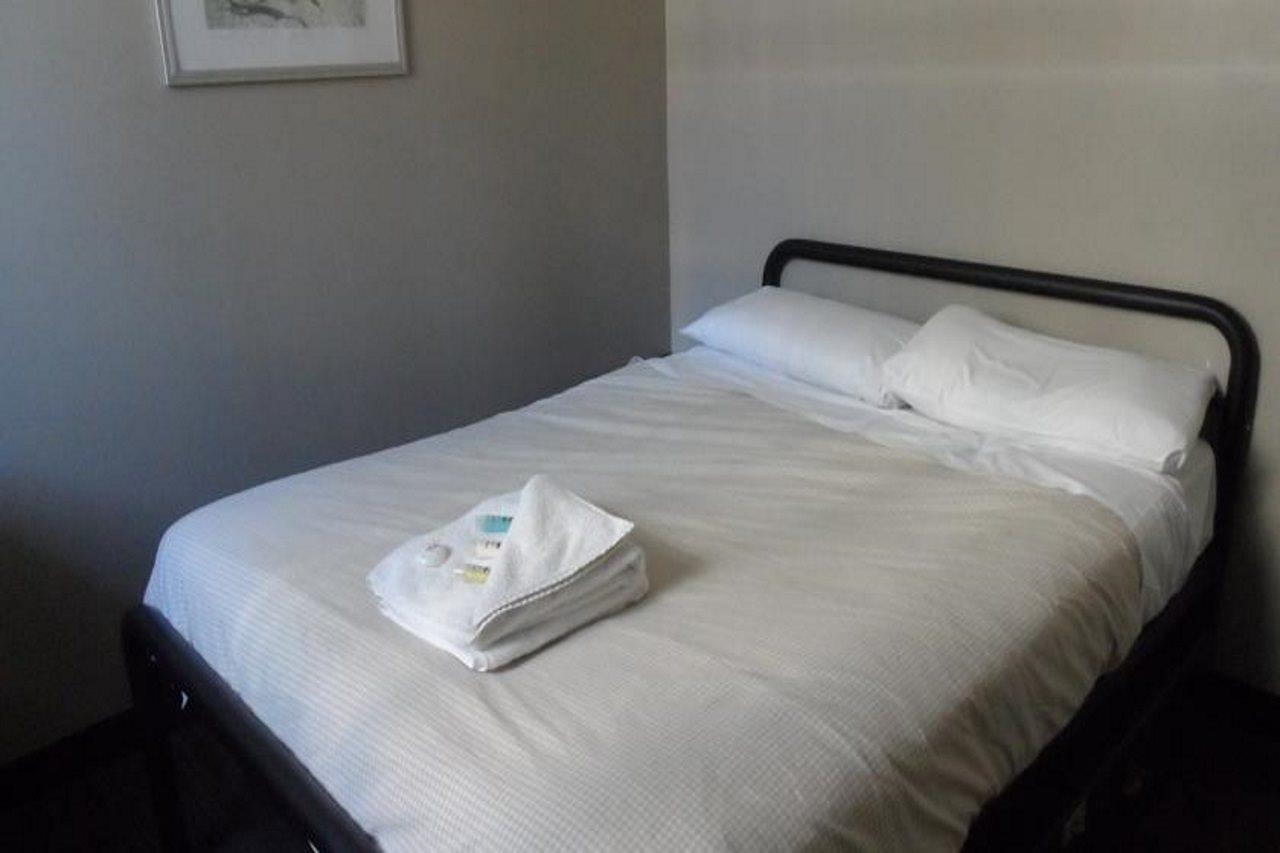 Base Brisbane Embassy Hostel Bagian luar foto