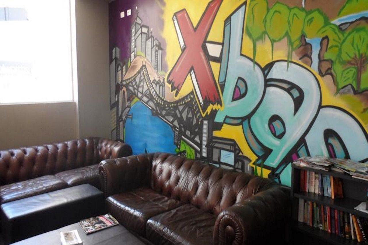 Base Brisbane Embassy Hostel Bagian luar foto
