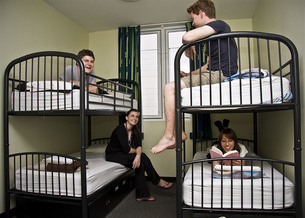 Base Brisbane Embassy Hostel Bagian luar foto